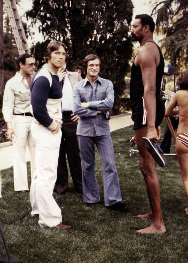 Arnold Schwarzenegger, Wilt Chamberlain, and Hugh Hefner hanging out in the 1970s