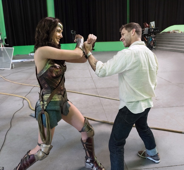 Gal Gadot “fighting” the filmmaker on the set of Justice League