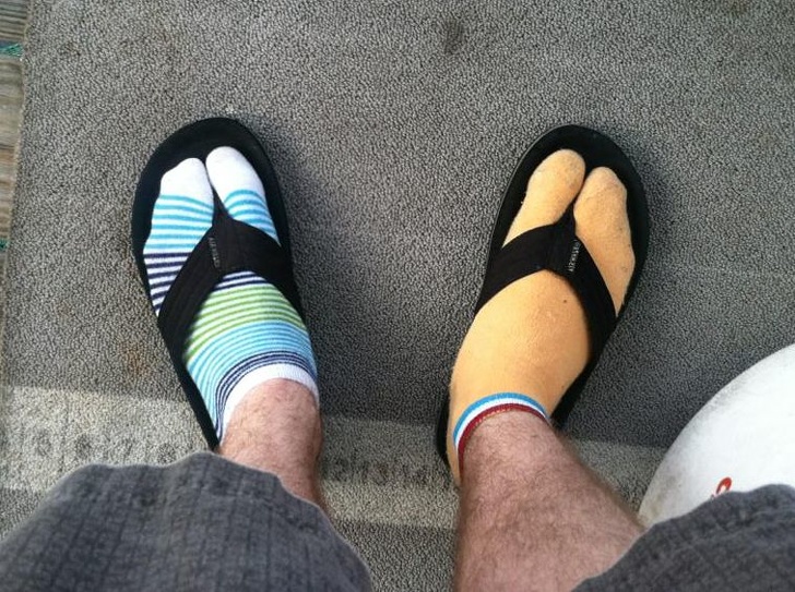 people wearing socks with flip flops - Vrsn Ver