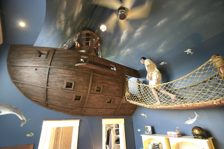 Or let your kids grow up in a pirate ship room!
