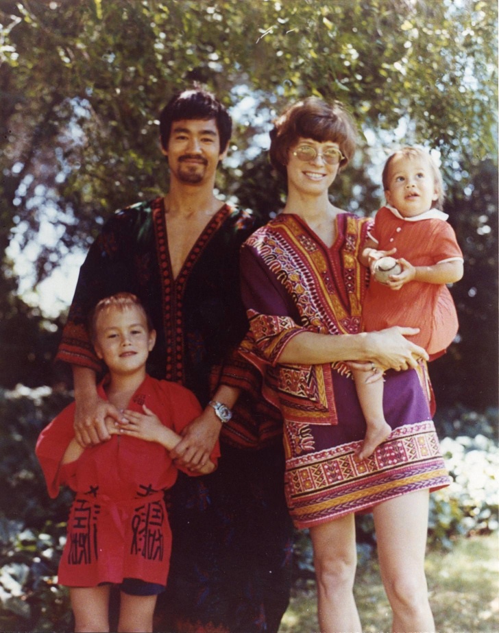 historical pic bruce lee and linda - Yhe