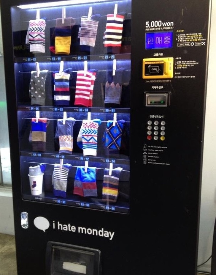 vending machines in south korea - 5,000won 0000 best 1000 3.000 10.000 X 28 omo Bee. 0ooo Anes i hate monday