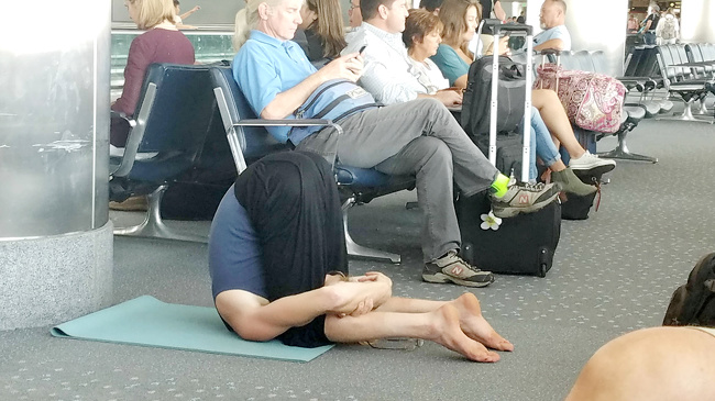 hilarious photos at the airport