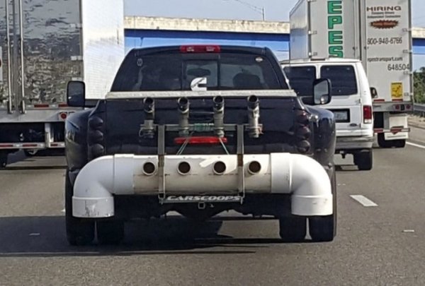 ridiculous exhaust pipes - 5078