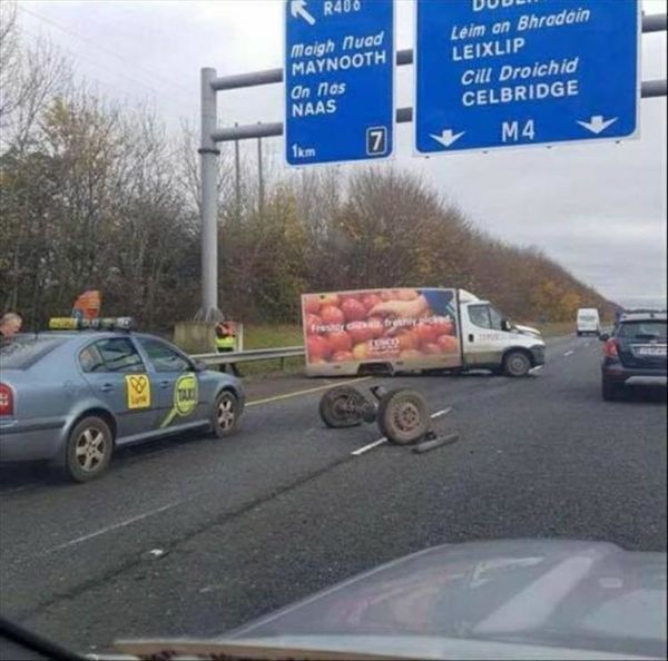 tesco van crash - R406 Dudu Maigh nuad Maynooth Lim an Bhradain Leixlip Cil Droichid Celbridge On nos Naas Mm