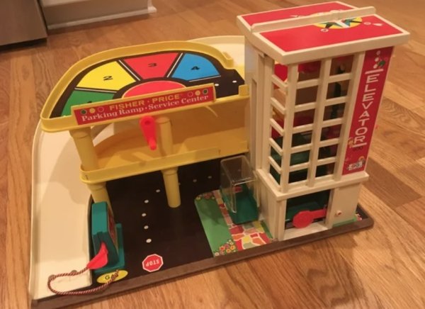 toy - Parking Ramp.Service Center Fisher Price