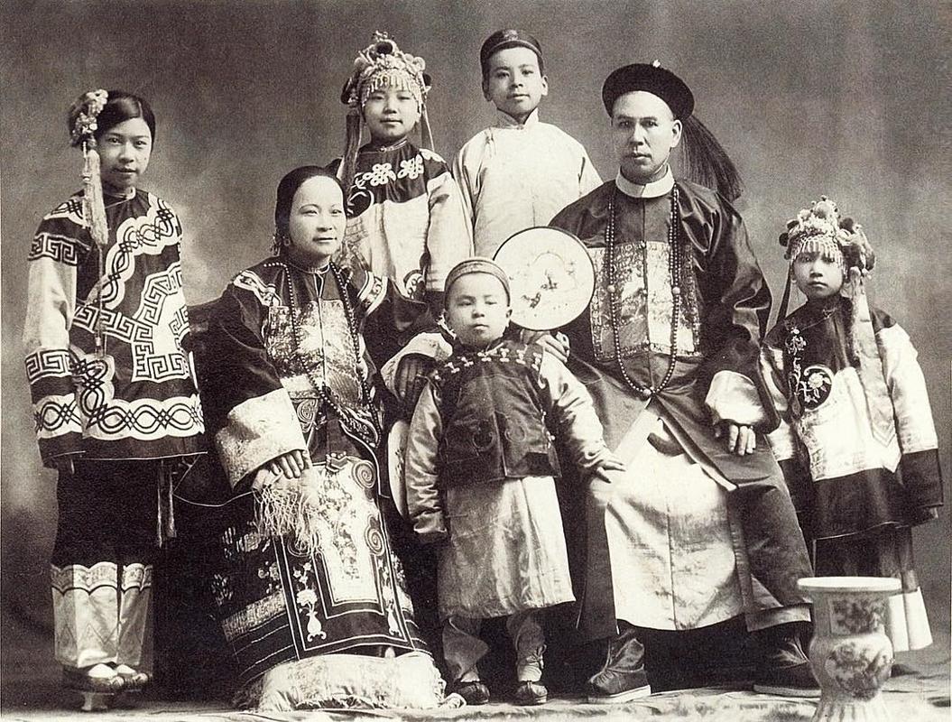 A Chinese immigrant family in Oregon, 1890s