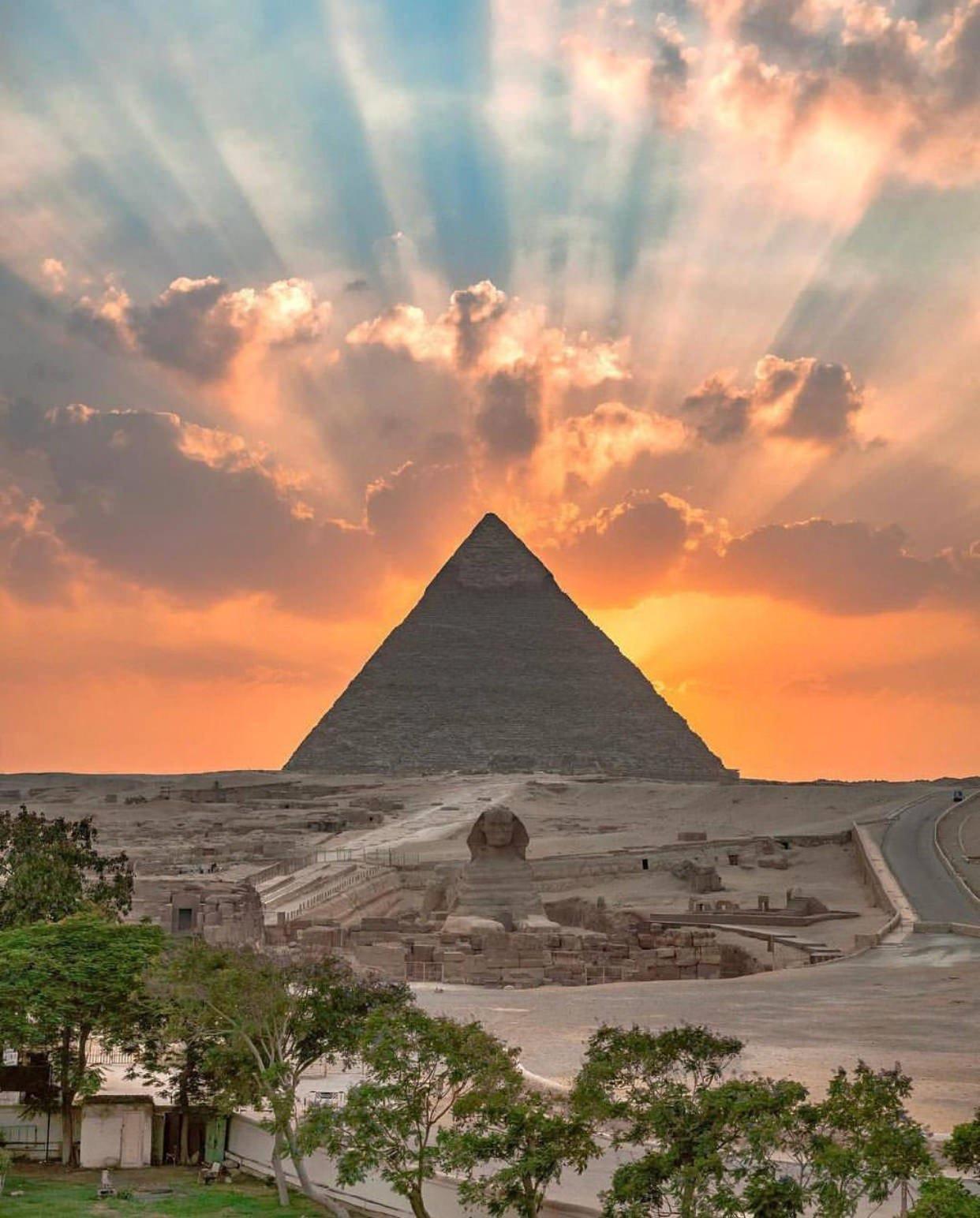 pyramid sunrise - Www
