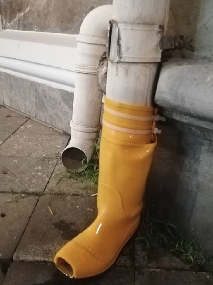 A tight fitting boot enhances the natural curvature of the pipe.