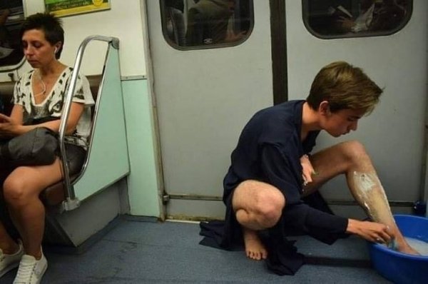 31 WTF people seen on the subway