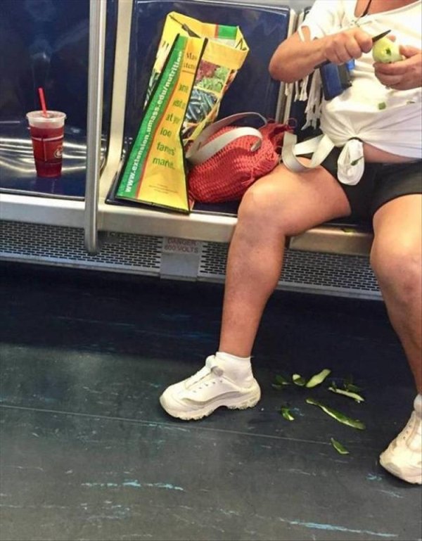 31 WTF people seen on the subway