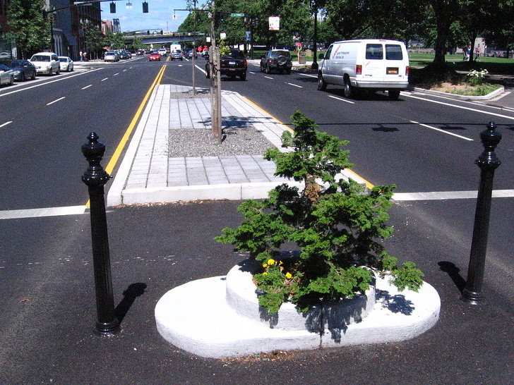 Mill Ends Park — the smallest park in the world situated in Portland