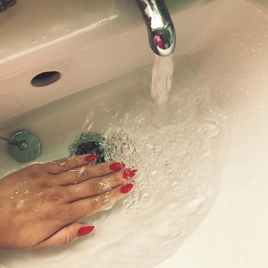Getting your nails done can make your hands look pretty, but it also makes your hands utterly useless until the polish dries. Sure, you could blow on your nails like a child, but there is another way. Placing your nails in ice water is a nice, relaxing way to get your polish to harden as soon as possible.