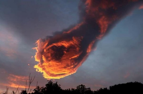 cloud shaped like hand