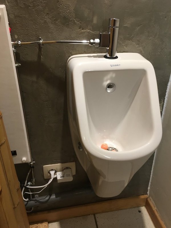 unsafe environment urinal - Vourit