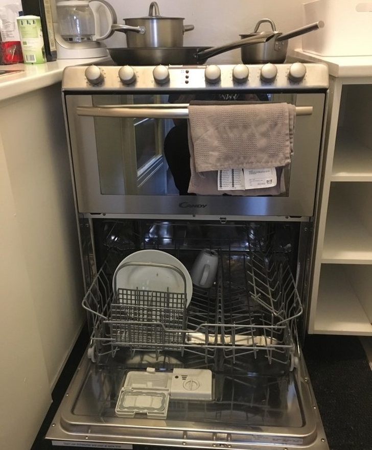 This stove has a dishwasher built into it.