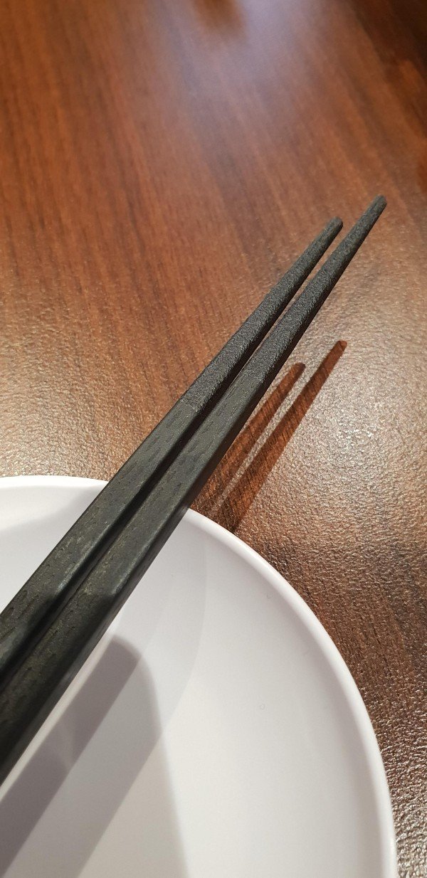 These chopsticks have textured ends for better grip.