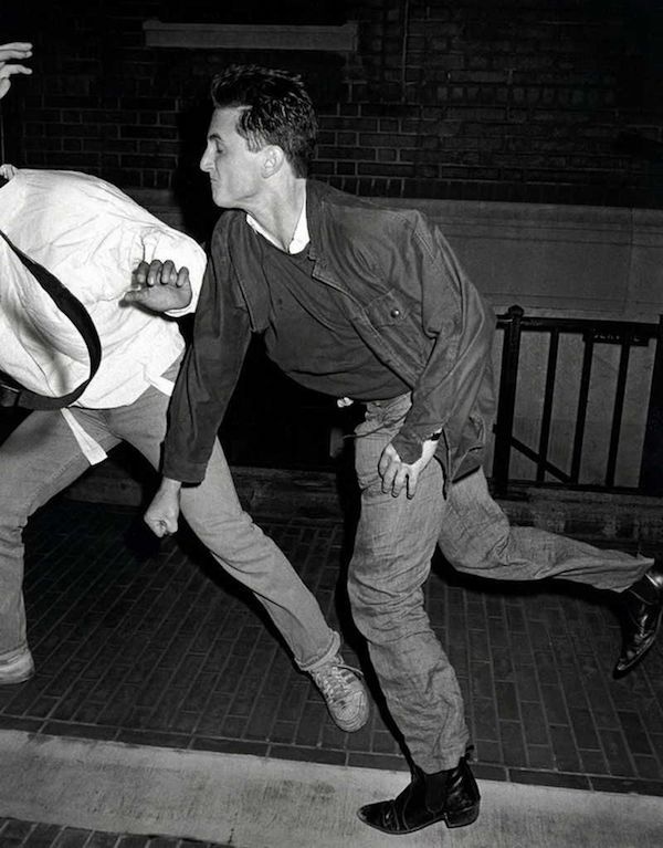 1985 – Sean Penn gets arrested for assaulting a paparazzi.
Penn’s always been a troubled guy, but he was handed a 60-day sentence in 1985 for assaulting a photographer who tried to take a photo of him and Madonna.