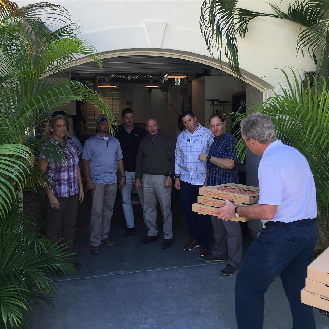 Former President George W. Bush went out of his way to thank his Secret Service staff, who are currently working without pay due to the government shutdown, by bringing them pizza