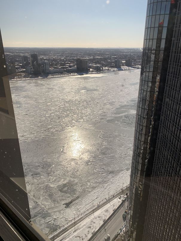 cold detroit river frozen