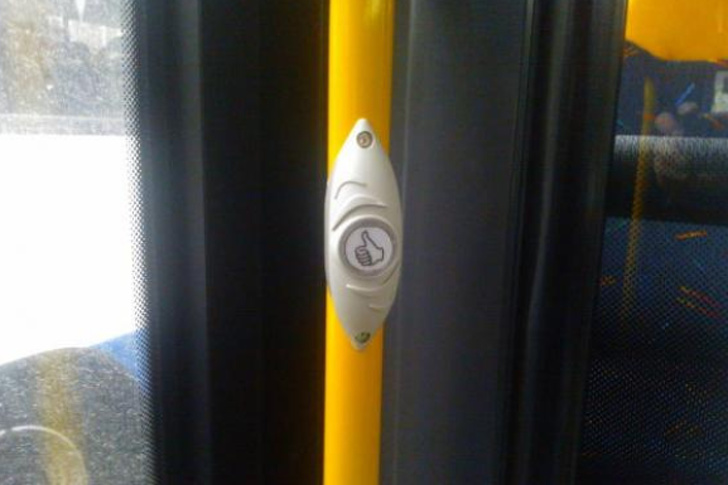 A button to thank the bus driver when leaving (Finland)