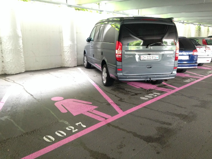 Female parking spaces that are located closer to exits (Switzerland)