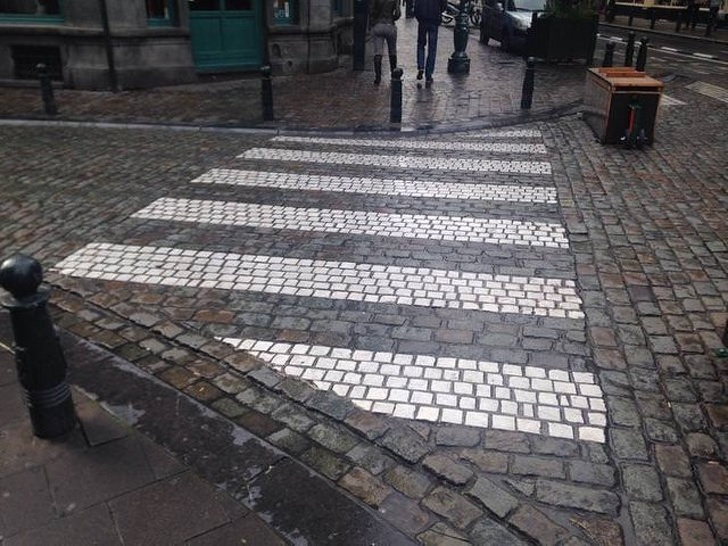Marble stones instead of painted lines for crosswalks (Belgium)