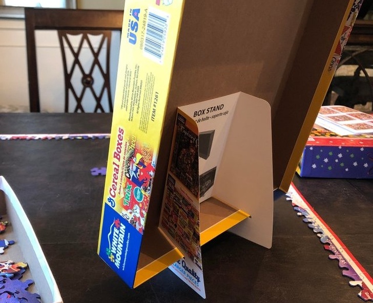 This puzzle comes with a box stand so you can reference what the completed puzzle should look like easily.