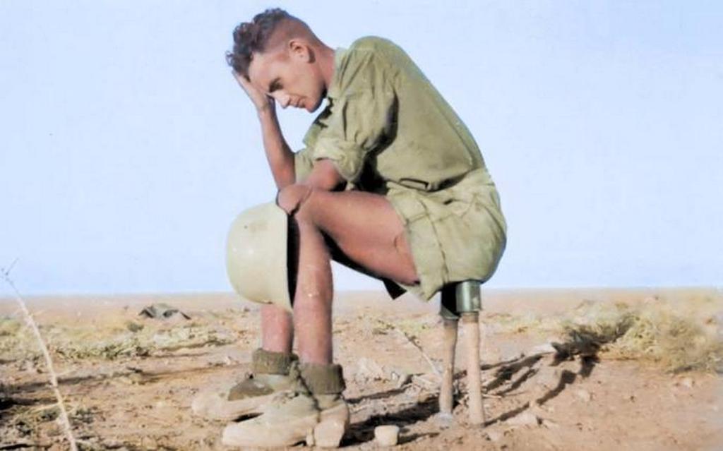 1942 - German DAK soldier in North Africa - "Hot seat"