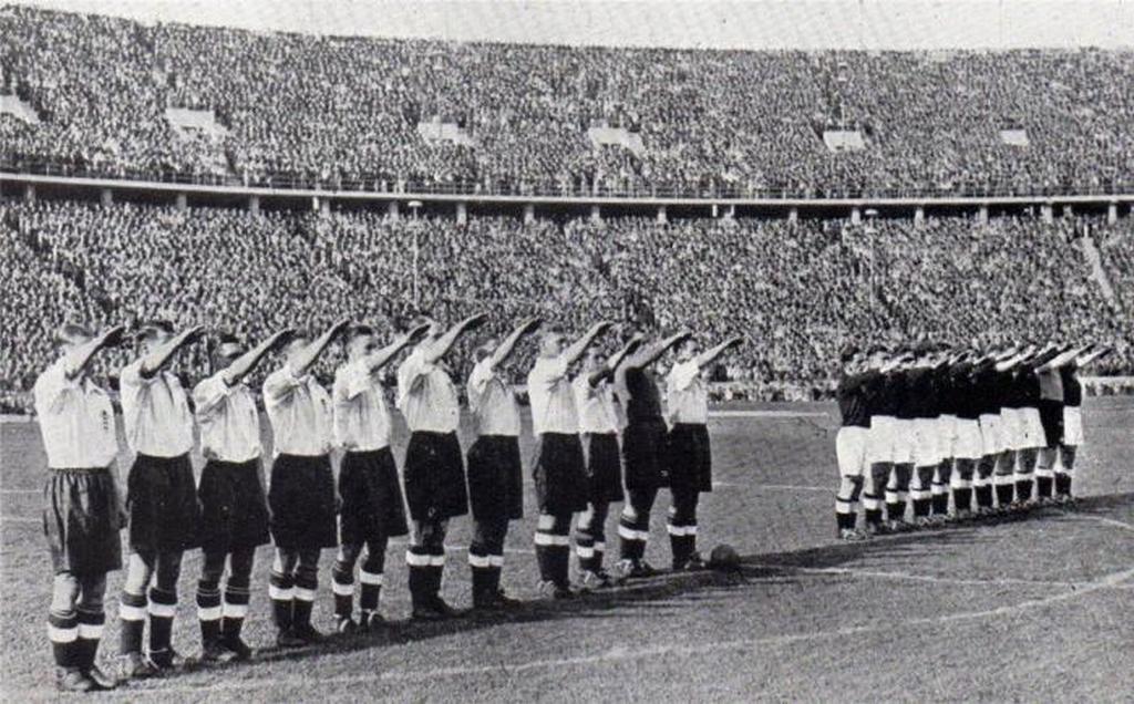 1938 - English soccer team's greetings Adolf Hitler