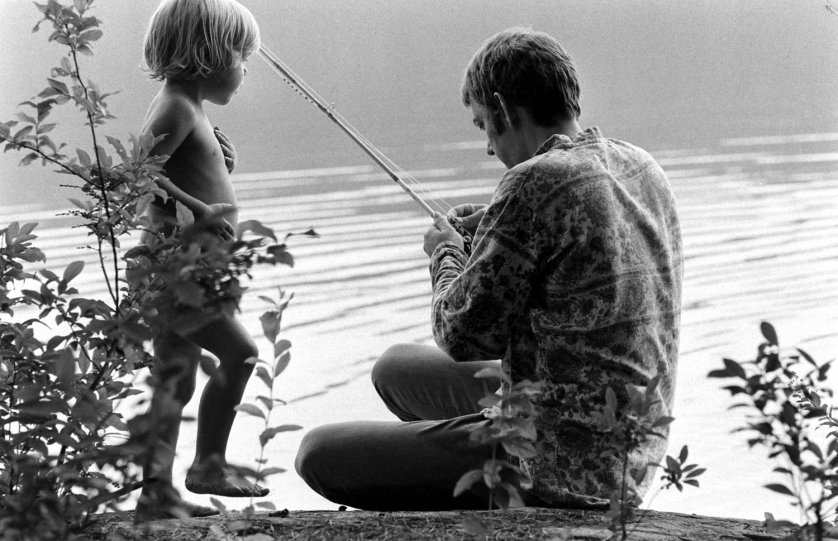1970 - Donald Sutherland and his son Kiefer in California