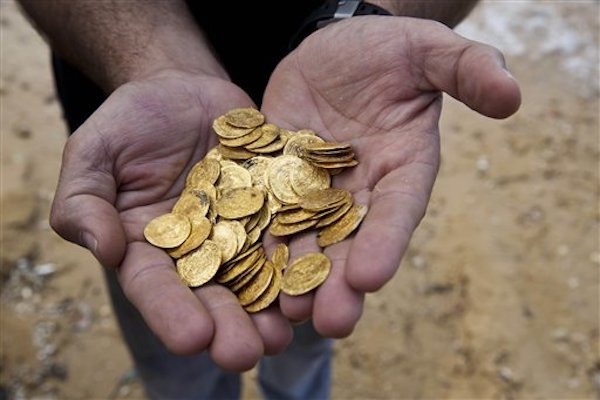 The Caesarea National Park treasure.
When amateur divers were swimming around in this lake in Israel, they didn’t expect to find gold. Initially thinking it was fake, they eventually found 2,000 coins.

Instead of keeping it for themselves, they contacted the Israeli Antiquities Authority, and they took over the excavation. These coins had been under the water for over a Millenia, and yet, looked brand new. So far, no valuation of the haul has been released, but it’s estimated to be pretty priceless.