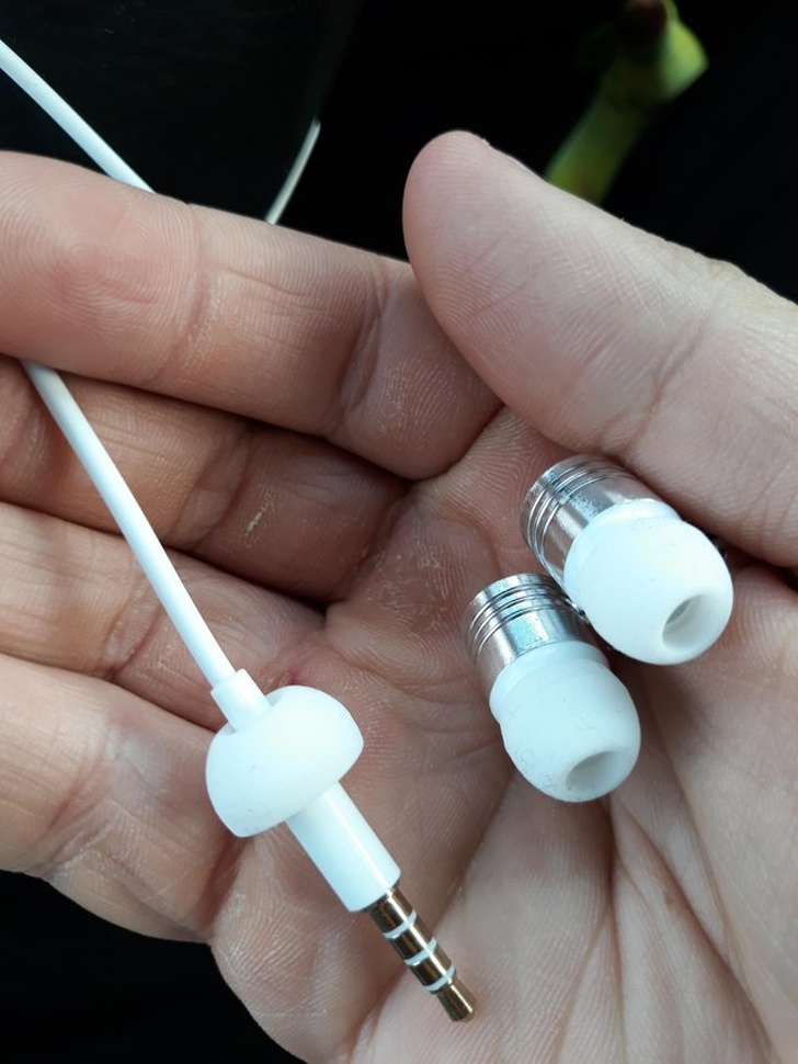 Attach an extra silicon tip on the jack of some earphones in case you lose one while you’re out.