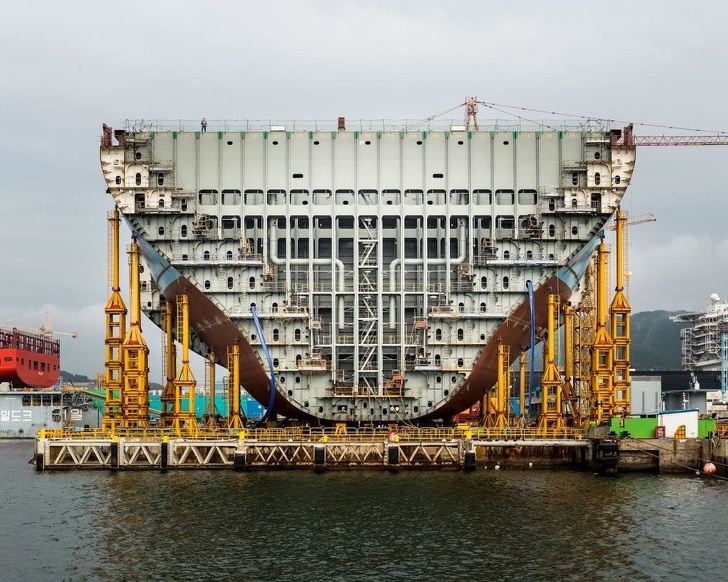 container ship cross section