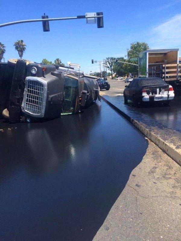 asphalt sealcoating truck