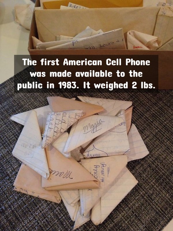 passing notes in school - i Loure &r The first American Cell Phone was made available to the public in 1983. It weighed 2 lbs. O Maria mooi spraw it