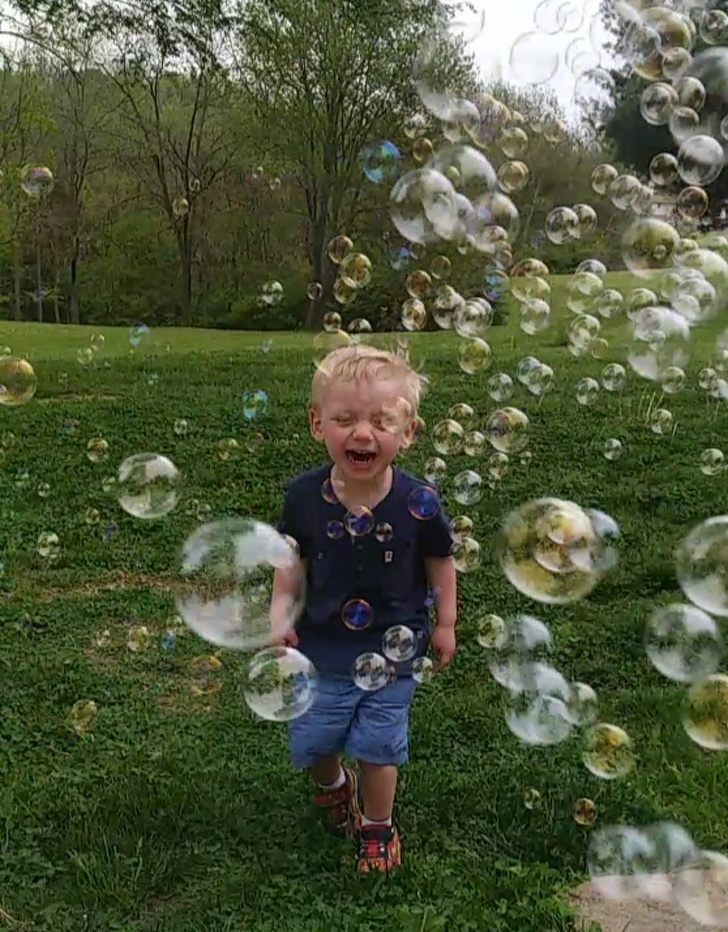 Soap bubbles are absolutely necessary for a happy childhood.