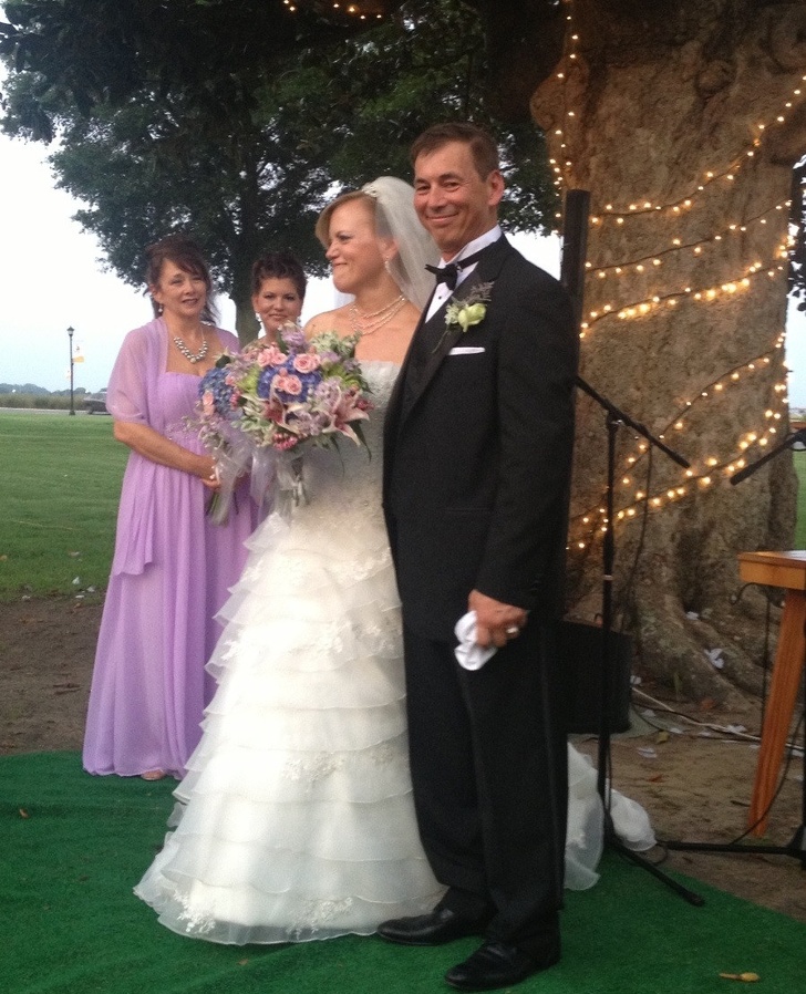 “My dad got married this past weekend after being single for 13 years and raising 3 girls alone. This is what happiness looks like.”