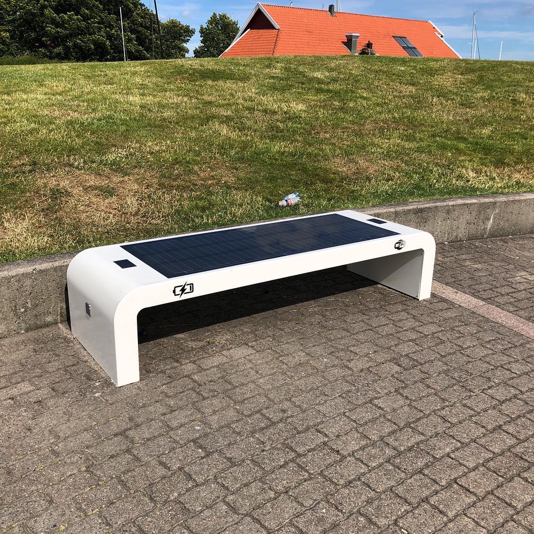 A solar bench with Wi-Fi and chargers to work in open-air