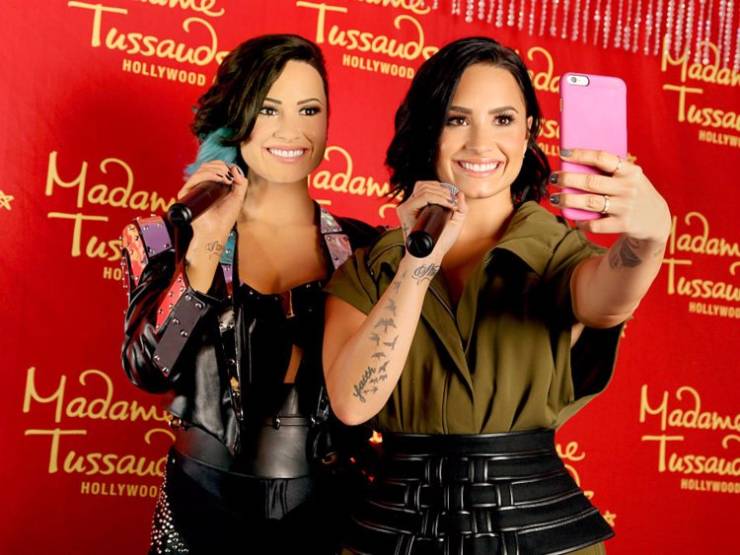 Demi Lovato took a selfie with her figure at Madame Tussauds Hollywood.