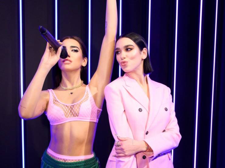 Dua Lipa had fun posing with her wax figure at Madame Tussauds London.