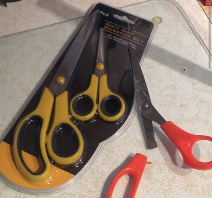 mildly infuriating pic of scissors in a scissor resistant package