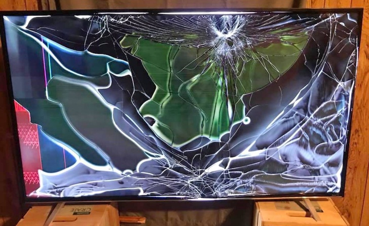 This broken TV can now be displayed as a piece of art.