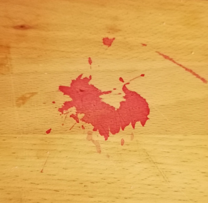 Do you see a beetroot stain or Mushu, the red dragon in Mulan?
