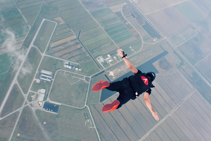 “I’ve just completed my certification to become a class A skydiver! Here’s a shot from my grad jump.”