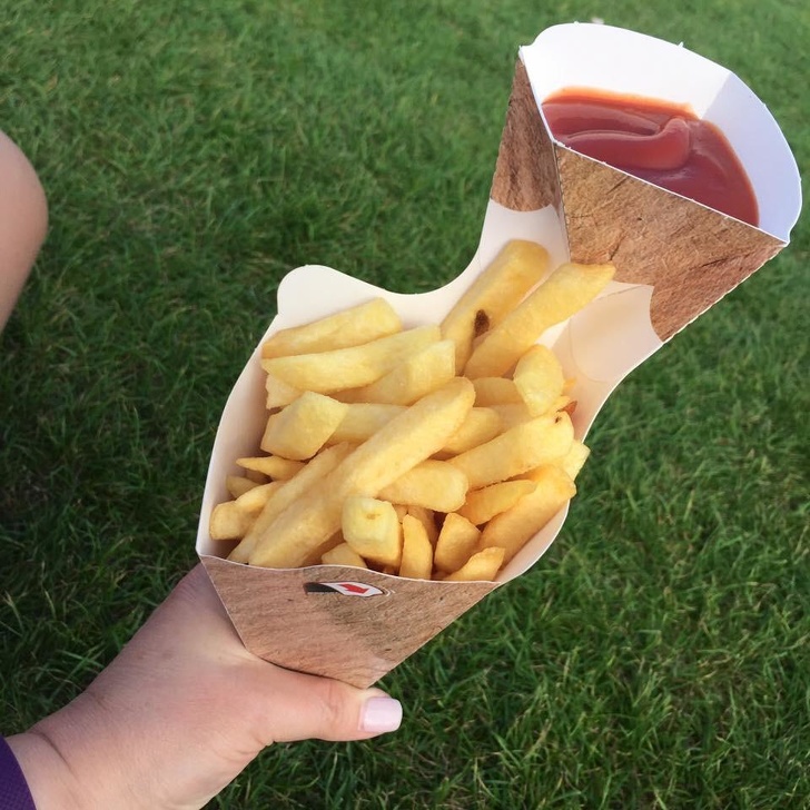 This carton of fries has a separate pocket to hold ketchup in.