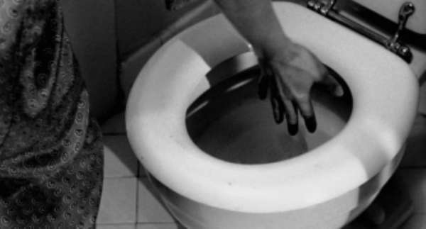 The ‘Pyscho’ toilet.
Alfred Hitchcock’s horror film was the very first to show a toilet on screen. Movie sensors almost didn’t let it happen.
