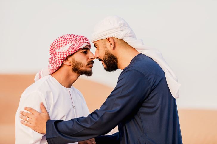 In Saudi Arabia, men rub noses to say “hello.” Instead of the usual handshake that we are used to, in Saudi Arabia and in the United Arab Emirates, men rub noses when they meet. There is also an unusual way to say “hello” in India: men bow to each other with their palms pressed together. In France, traditions depend on where you are. So, in different parts of the country, the number of kisses is different: in Paris, people kiss twice, and in Corsica — 5 times