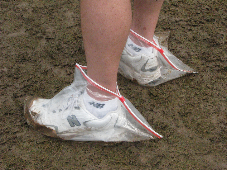 Who needs shoe covers when you have Ziploc bags?