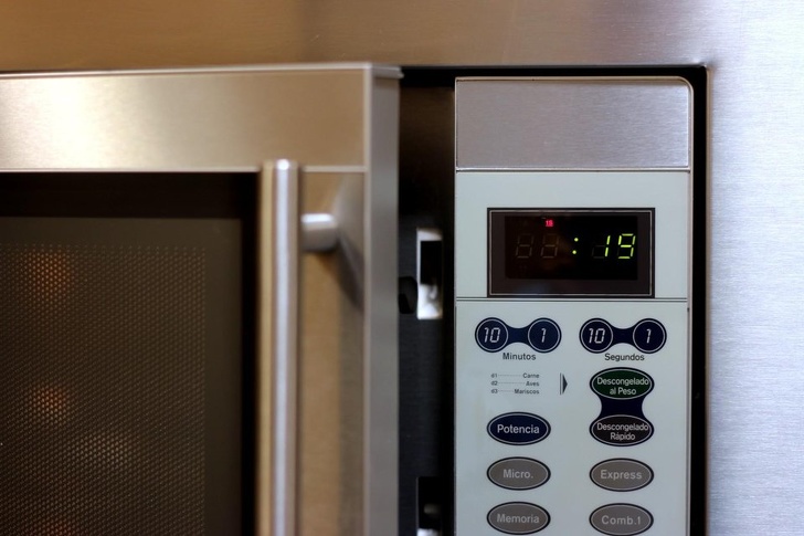 “My wife always opens the microwave before it ends and leaves it like this, so I always have to hit cancel before setting my heating time.”